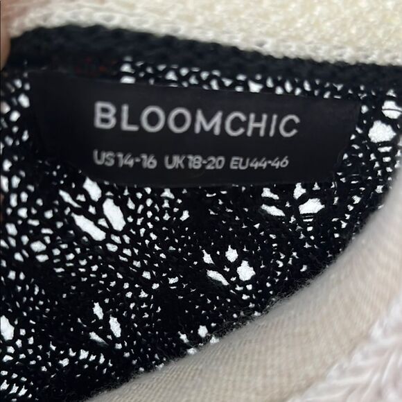 BloomChic Black Eyelet Knit White trim Scalloped ahem Cardigan Sweater US 14-16 - Picture 2 of 9